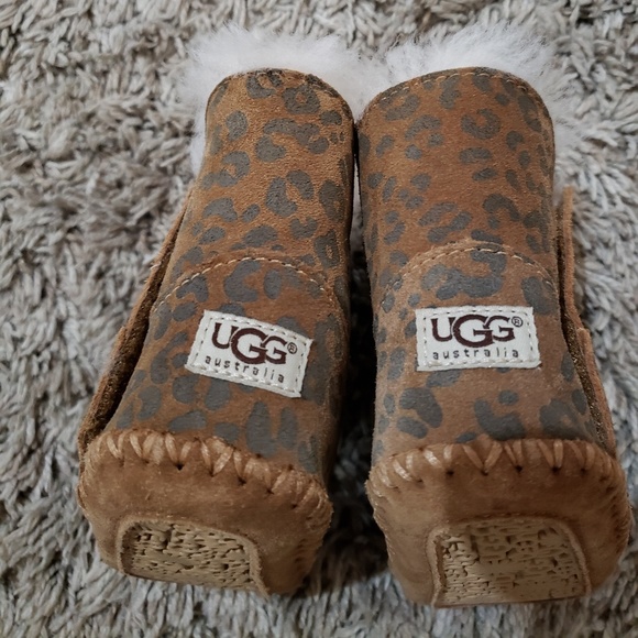 Ugg boots - Picture 2 of 4